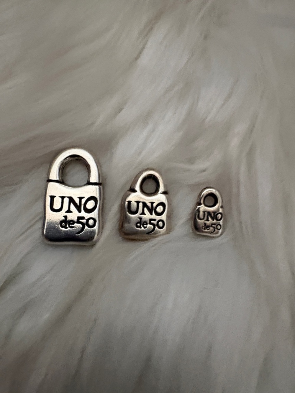 UNO de 50 Silver-Tone Padlock Charm Set